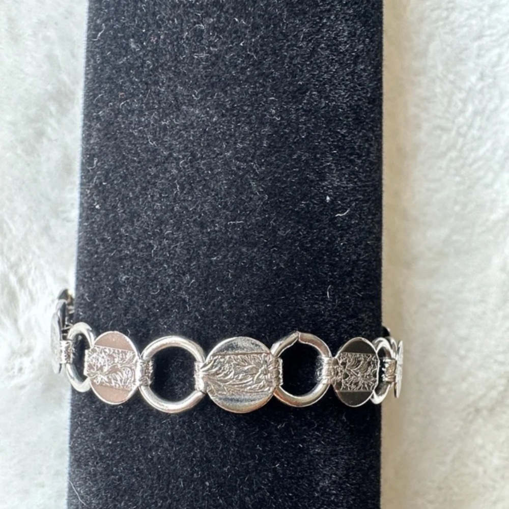 Silver Linked Circle Bracelet - Women's Jewelry